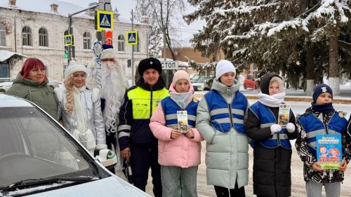 Дед Мороз пришел следить за порядком на дорогах Тетюш
