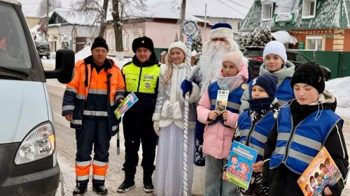 Дед Мороз пришел следить за порядком на дорогах Тетюш