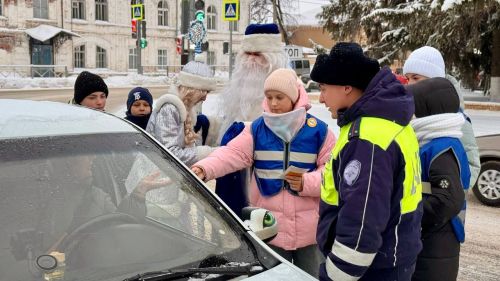 Дед Мороз пришел следить за порядком на дорогах Тетюш
