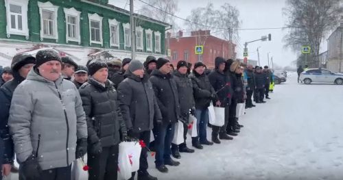 В Тетюшах проходит митинг «Афганистан – без права на забвение»