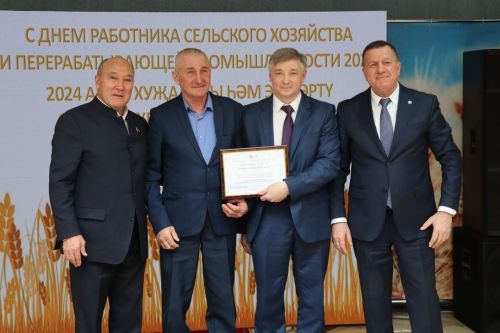 Почетной грамотой Минсельхозпрода РТ награжден тракторист-машинист