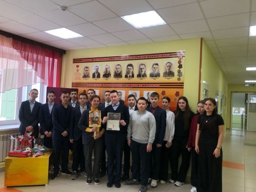 В Тетюшской школе №1 провели Урок мужества «Я помню! Я горжусь!»