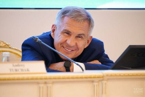 Рустам Минниханов пошутил в ответ на пост Лилии Галимовой о рабочей субботе