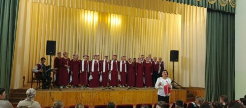 Хор ветеранов выступил с «Песнями Победы»