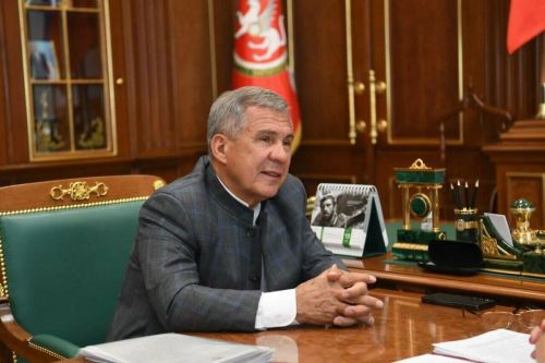 Минниханов повысил зарплаты госслужащим Татарстана