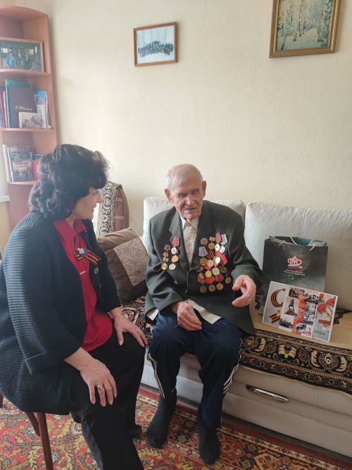Клиентская служба поздравила ветерана с Днём Победы в Тетюшах