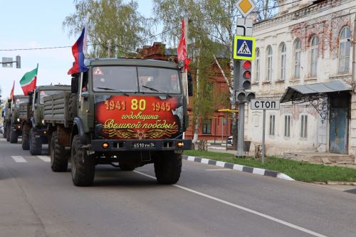 В Тетюшах отметили 80-летие Победы автопробегом