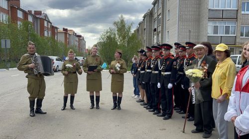 Ветерана в Тетюшах поздравили с 80-летием Победы
