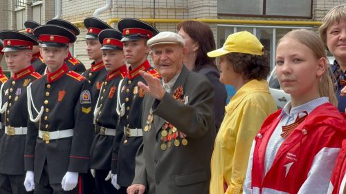 В Тетюшах 101-летний ветеран войны поприветствовал участников автопробега