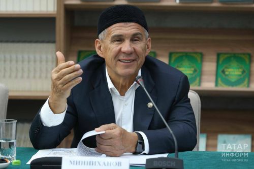 Минниханов поздравил Татарстан с Днём родного языка