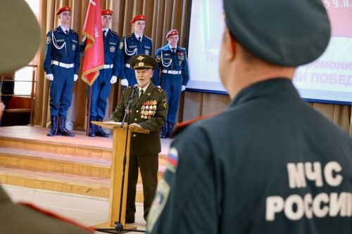 Знамя Победы передано в День пожарной охраны в Тетюшах