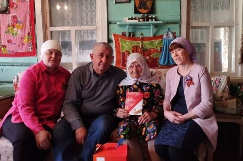 В селе Алабердино навестили труженика тыла преддверии праздника Дня Победы