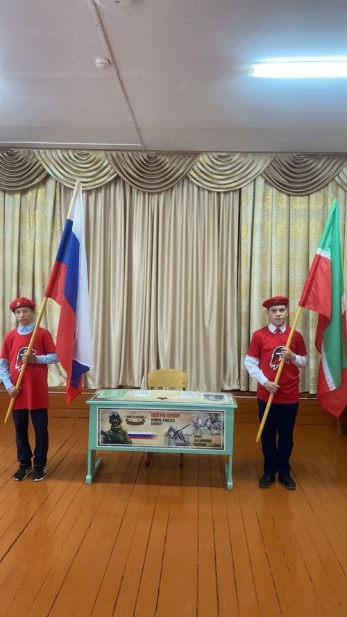 Торжественное открытие парты Героя в Кошки-Новотимбаевской школе