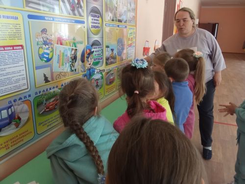 Информационный час по ПДД в детсаду «Ромашка»: безопасность превыше всего