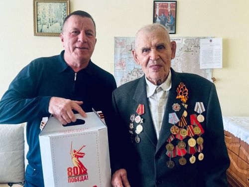 Рамис Сафиуллов поздравил ветеранов с праздником Победы