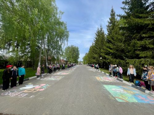 В Тетюшах прошел конкурс детского рисунка на асфальте «Победа глазами детей