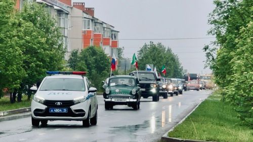 В Тетюшах прошел ретро-автопробег к 80-летию Победы
