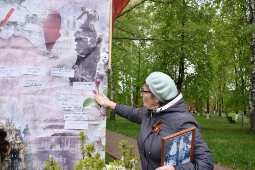 День Победы в Тетюшах: расписались на «рейхстаге» и создали голубей мира