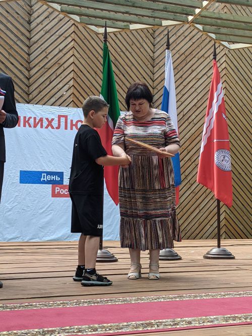 Жители Тетюш отмечают День России