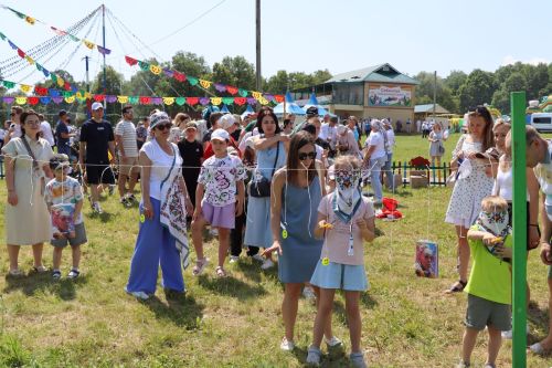 Краски Сабантуя в Тетюшах: бег с коромыслом и в мешках, с ложкой и яйцом