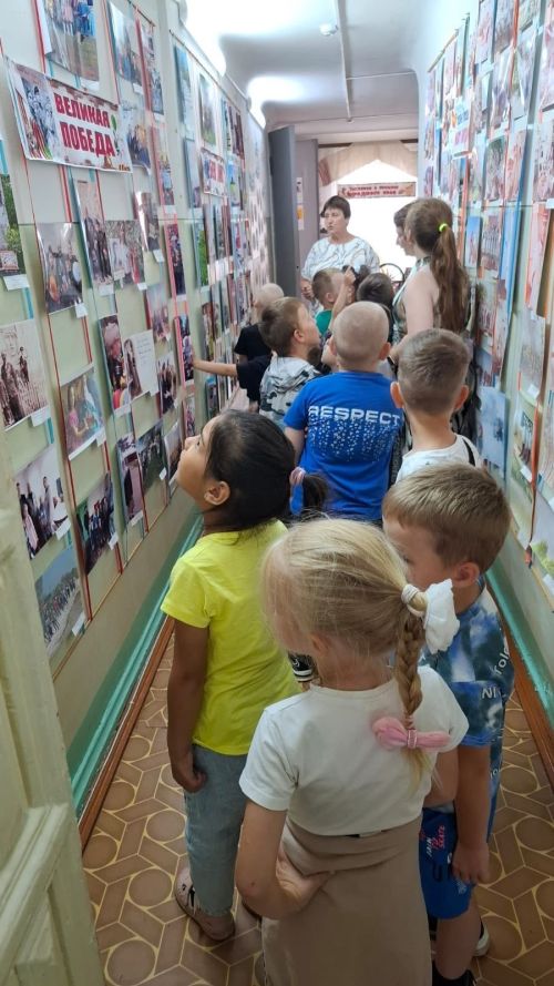 Экскурсия юных тетюшан в библиотеку «Ребятишки в гости к книжкам»