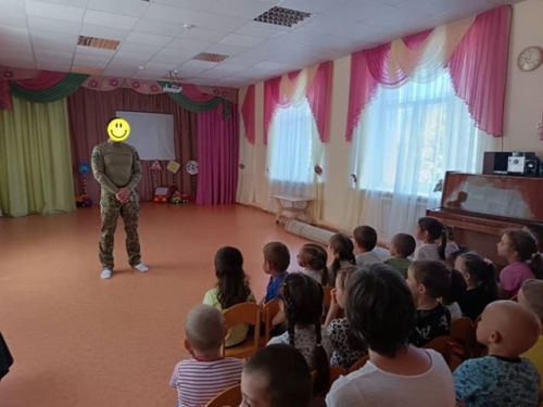 Воспитанники детского сада «Березка» города Тетюши встретились с участником СВО