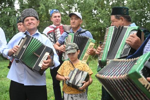 Состоялась праздничная программа «Играй, гармонь» в Большеатрясском СДК
