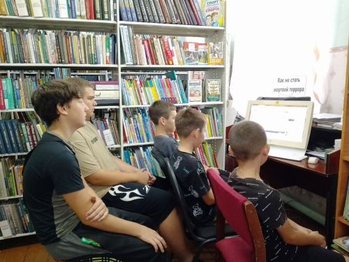 В Нижнетарханской библиотеке был проведен видео час «Как не стать жертвой террора»