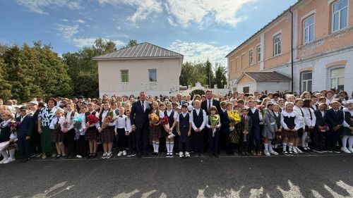 Торжественная линейка в честь Дня знаний прошла в Тетюшской школе №1