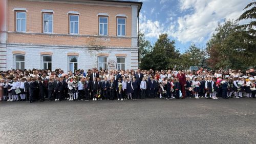 Торжественная линейка в честь Дня знаний прошла в Тетюшской школе №1
