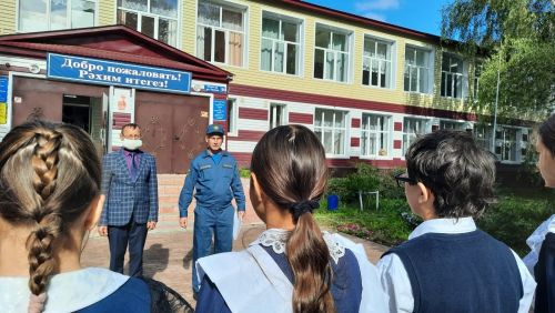 Начальник противопожарной службы провел беседу по пожарной безопасности в Большешемякинской школе