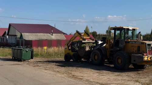 В Тетюшах продолжается уборка площадок твёрдых коммунальных отходов