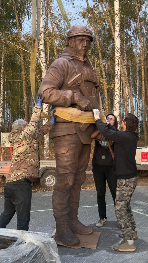 В Тетюшах установили памятник из бронзы участникам СВО