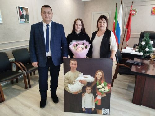 Завершила работу фотовыставка «СЕМЬЯ ГЕРОЯ СПЕЦИАЛЬНОЙ ВОЕННОЙ ОПЕРАЦИИ»
