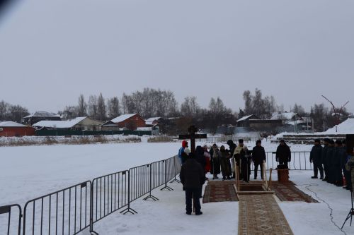 Крещенская традиция жива: многие жители Тетюш окунулись в священную воду