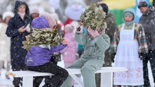 Зимняя сказка на площади ДК: фестиваль добрососедства «Курше» открывает двери для веселья и творчества