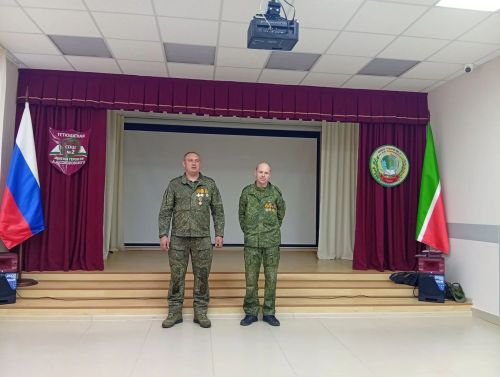 Бойцы инженерно-саперной роты встретились со школьниками