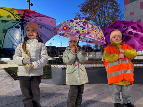 В Тетюшах юные пешеходы показали зонты «Модно и безопасно»