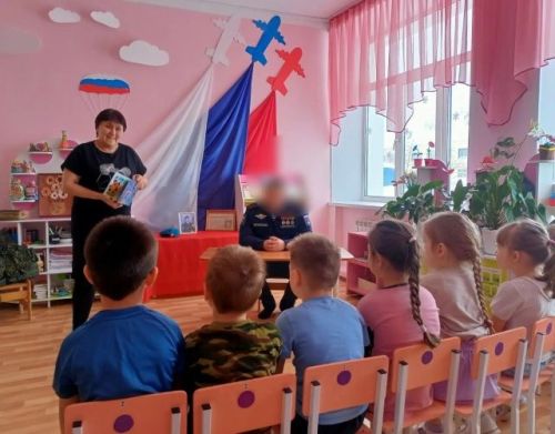 Тетюшские детсадовцы встретились с участником СВО