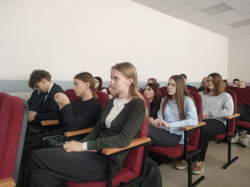 Парламентский урок «Трудом и ратным подвигом Отечество мы славим!» прошел в Тетюшах