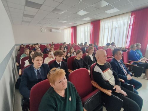 Парламентский урок «Трудом и ратным подвигом Отечество мы славим!» прошел в Тетюшах