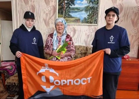 Активисты Центра «Форпост» поздравили ветеранов педагогики накануне 8 марта