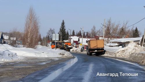 В Тетюшах продолжается вывоз снега с улиц