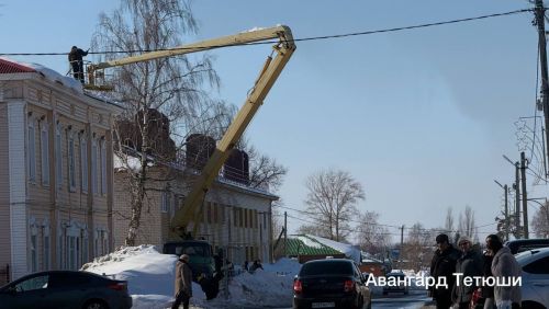 В Тетюшах продолжается вывоз снега с улиц