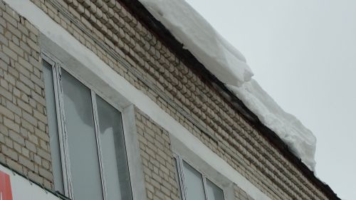 Тетюшан предупреждают: очистите кровли от снега и наледи