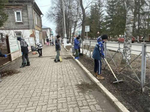 Обучающиеся Тетюшской СОШ №1 приняли участие во Всероссийской неделе субботников