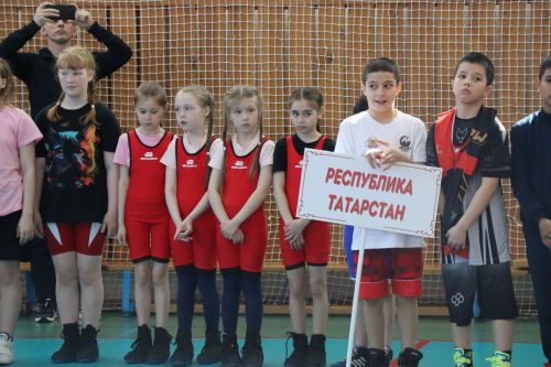 В Тетюшах проходит Межрегиональный турнир по вольной борьбе