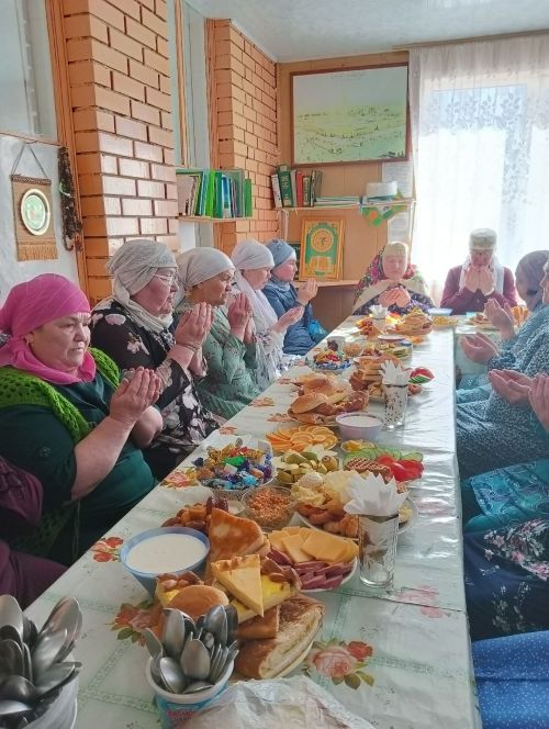 В мечети села Байрашево провели поминальный обед с чтением Корана