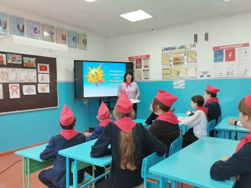 «Будь готов! — Всегда готов!»: в Кильдюшевской школе вспомнили пионерские традиции