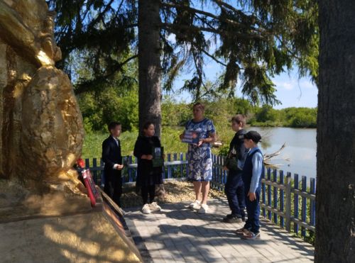 В Нармонской библиотеке прошёл урок мужества для школьников
